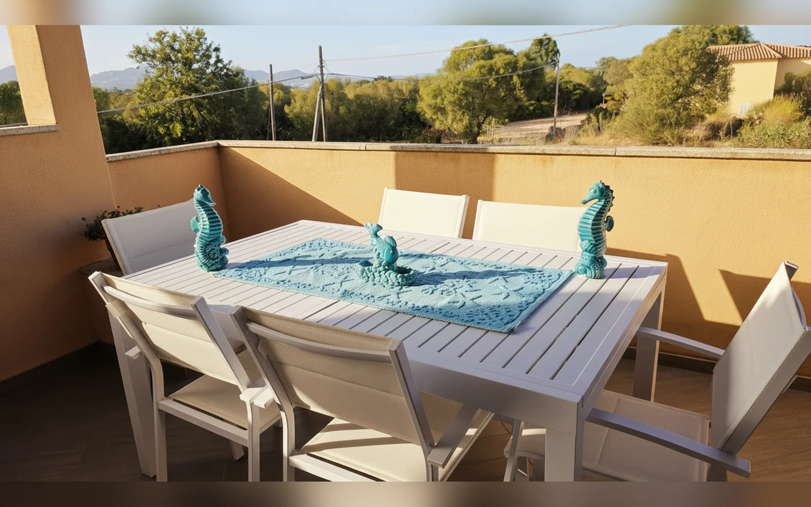 Il tavolo da pranzo sulla terrazza di Casa Nina