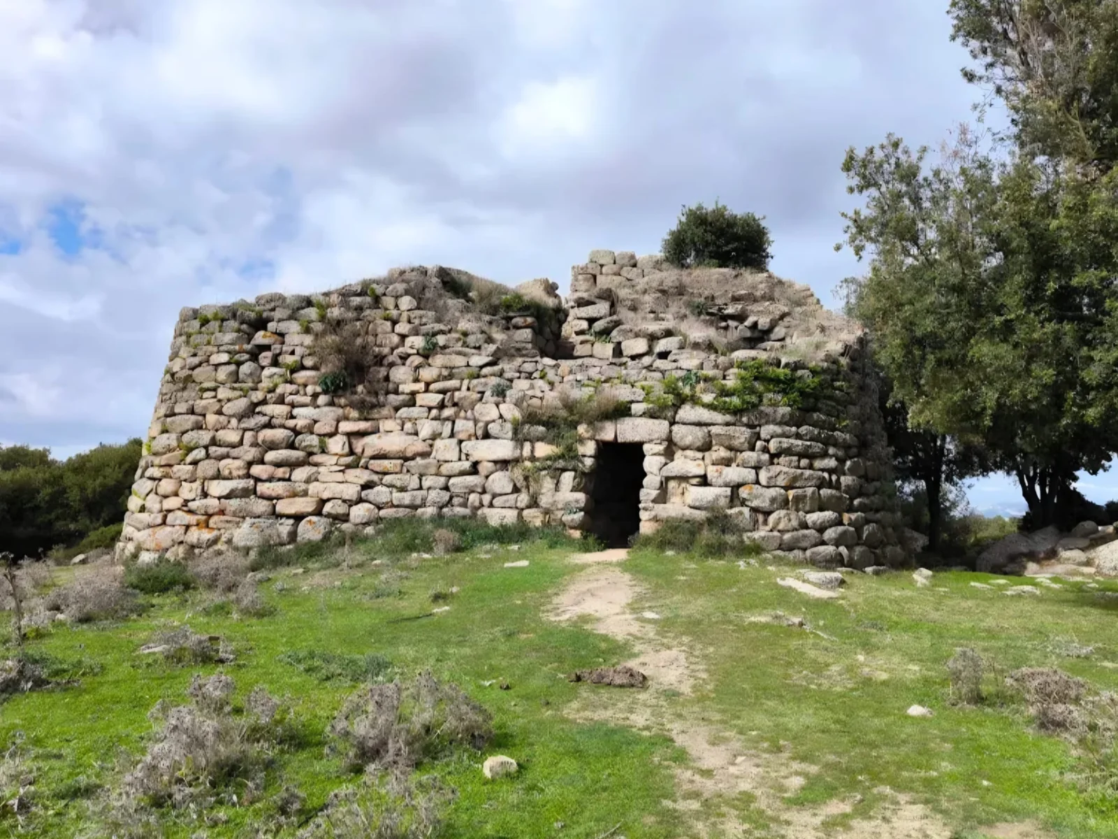 Il nuraghe Loelle, nel territorio di Buddusò